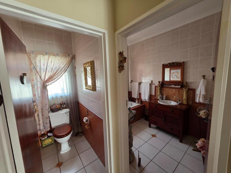 4 Bedroom Property for Sale in Gansbaai Central Western Cape